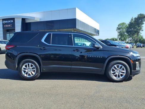 Used 2023 Chevrolet Traverse LS AWD/4WD image 2