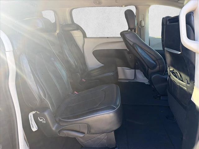 Used 2018 Chrysler Pacifica Limited w/ Advanced Safetytec Group FWD image 25