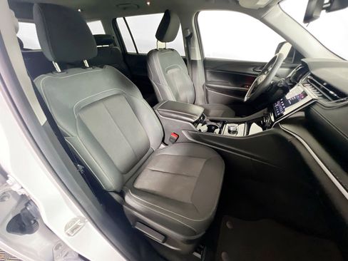 Used 2023 Jeep Grand Cherokee L Laredo image 30