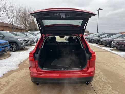 Used 2020 Volvo XC60 T8 Momentum image 9