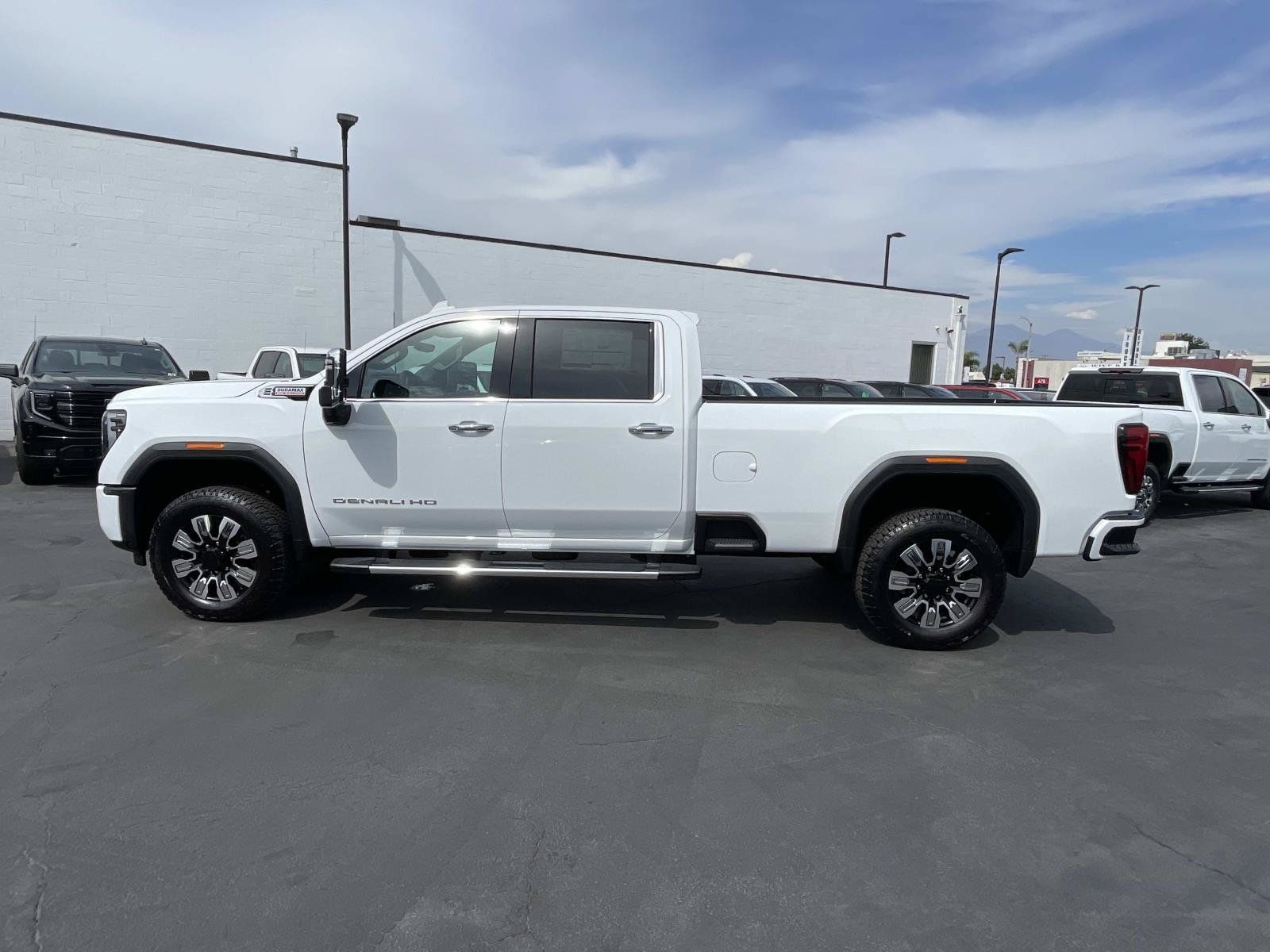 New 2026 GMC Sierra 3500 Denali w/ Denali Reserve Package AWD/4WD image 8