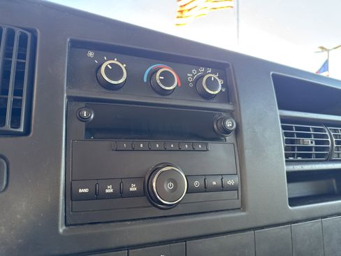 Used 2009 Chevrolet Express 2500 image 23