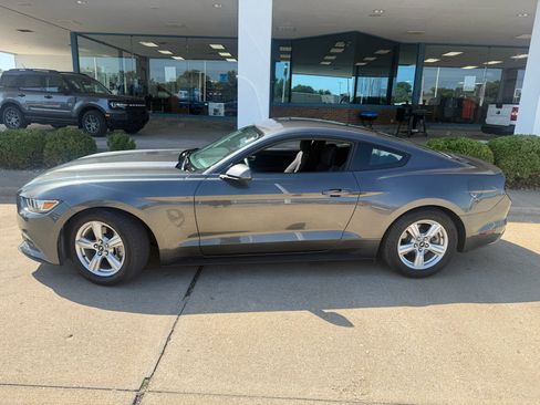Used 2017 Ford Mustang Coupe RWD image 12