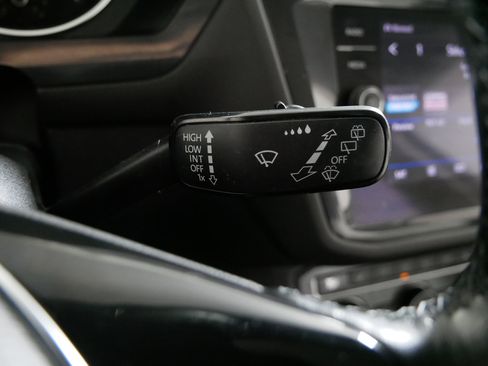 Used 2018 Volkswagen Tiguan SE image 31