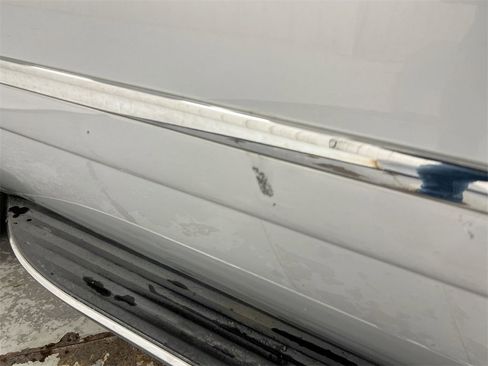 Used 2013 GMC Yukon XL Denali image 42