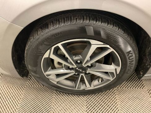 Used 2023 Kia Forte LXS image 9