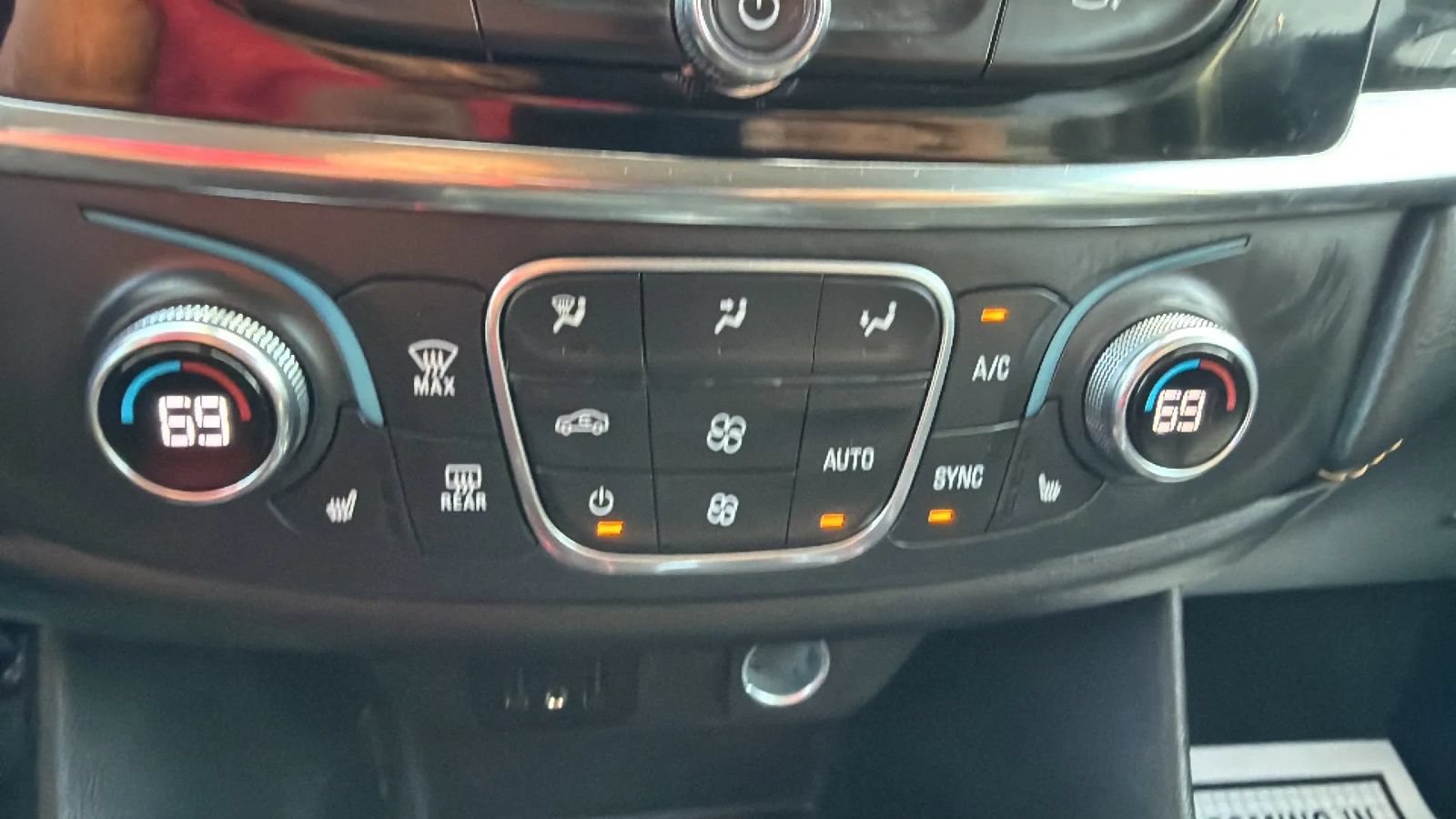 Used 2021 Chevrolet Traverse LT AWD/4WD image 33