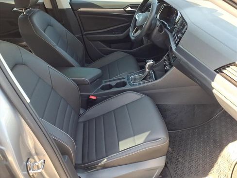 Used 2024 Volkswagen Jetta SE w/ Panoramic Sunroof Package image 19