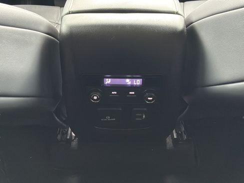 Used 2023 Buick Enclave Essence w/ Experience Buick Package FWD image 17