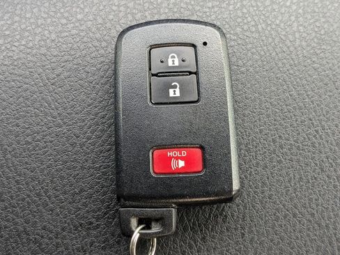 Used 2017 Toyota Tacoma TRD Sport image 31