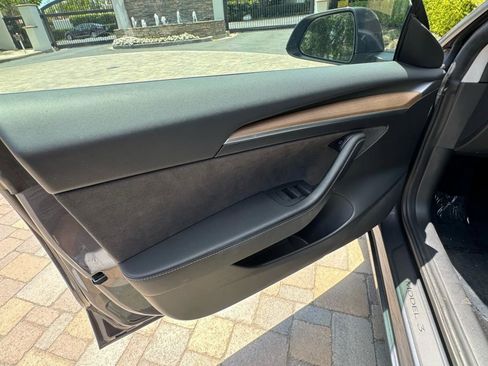 Used 2023 Tesla Model 3 Standard Range image 32