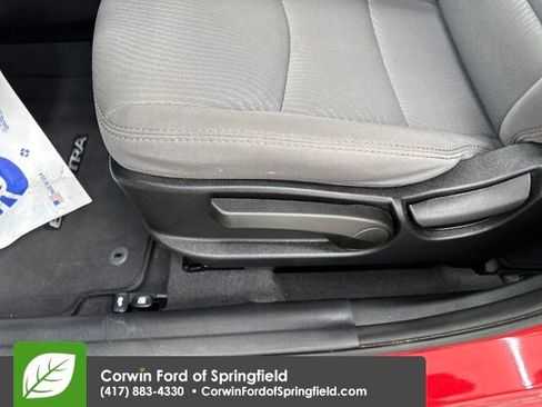 Used 2014 Hyundai Elantra SE image 30