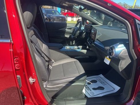 New 2026 Chevrolet Equinox EV LT image 32