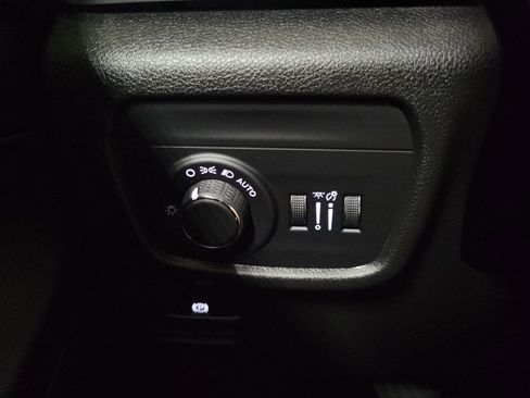 Used 2024 Jeep Grand Cherokee L Altitude AWD/4WD image 25