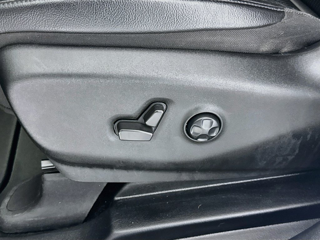 Used 2022 Chrysler Pacifica Touring-L FWD image 20