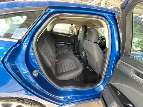 Used 2017 Ford Fusion SE FWD image 14