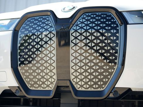 Used 2022 BMW iX xDrive50 w/ Sport Package image 58