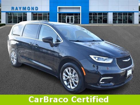 Used 2022 Chrysler Pacifica Touring-L image 1