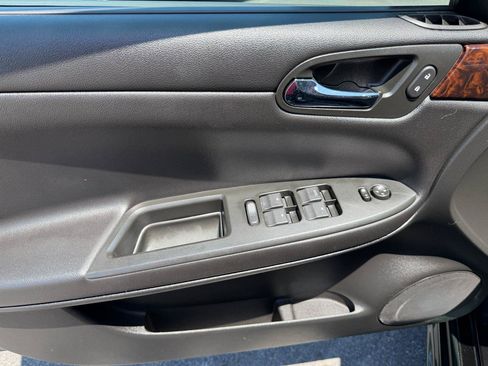 Used 2012 Chevrolet Impala LT w/ LT Sunroof Package FWD image 9