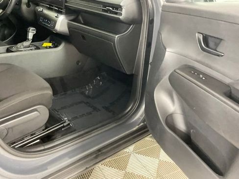 Used 2025 Hyundai Kona SEL FWD image 16
