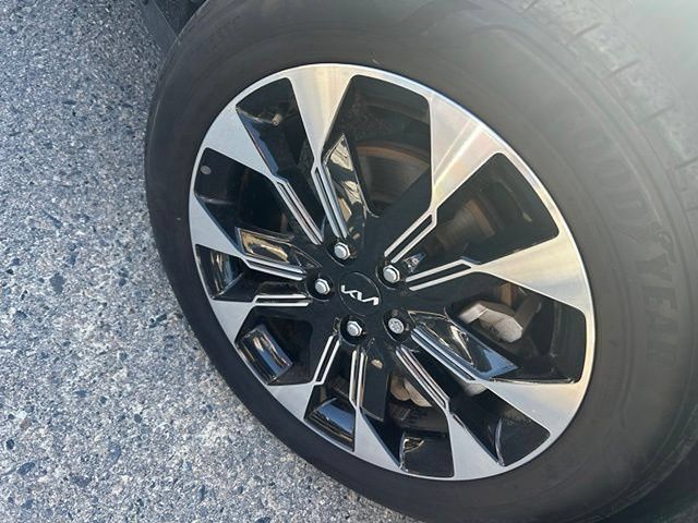 Certified 2024 Kia Carnival EX FWD image 2