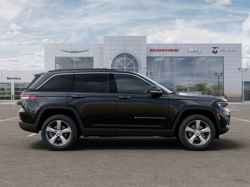 New 2025 Jeep Grand Cherokee Limited w/ Trailer Tow Package image 22