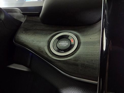 Used 2022 Jeep Grand Cherokee Overland w/ Luxury Tech Group IV image 21