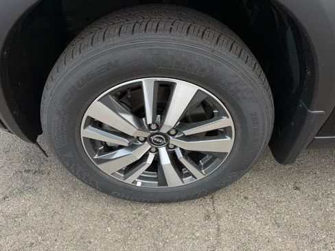 New 2025 Nissan Pathfinder SL image 9