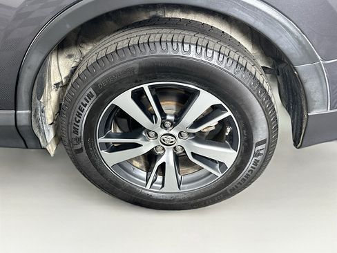 Used 2018 Toyota RAV4 XLE FWD image 11