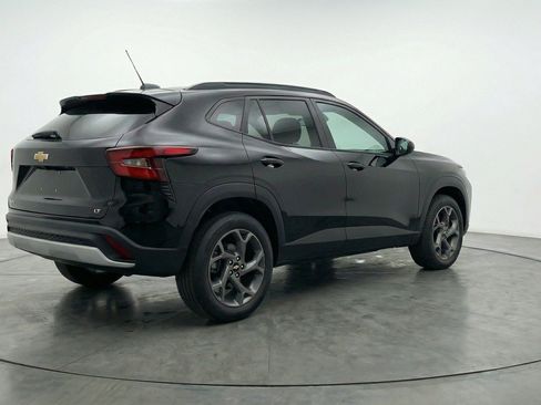 Used 2025 Chevrolet Trax LT w/ LT Convenience Package FWD image 9