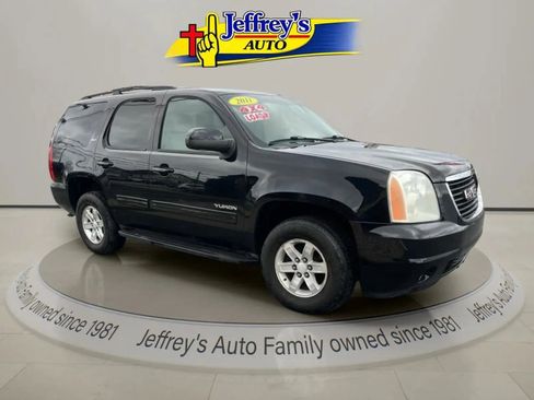 Used 2011 GMC Yukon SLT w/ SLT-2 Equipment Package AWD/4WD image 3