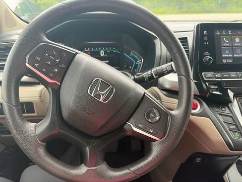 Used 2018 Honda Odyssey EX image 16