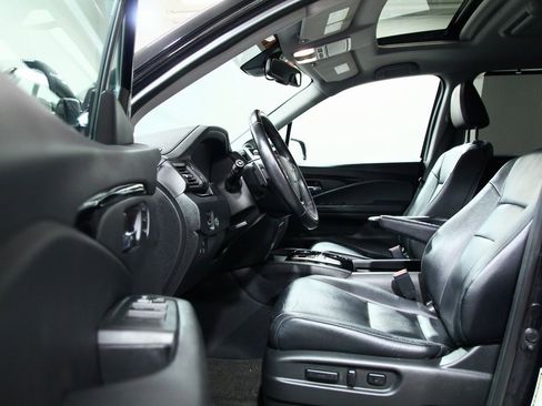 Used 2016 Honda Pilot Touring image 19