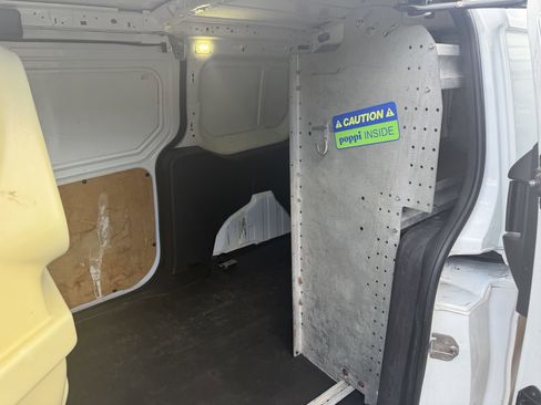Used 2017 Ford Transit Connect XL image 22