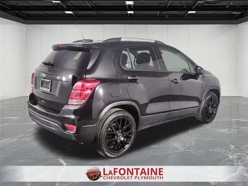 Certified 2022 Chevrolet Trax LT w/ Midnight Edition image 8