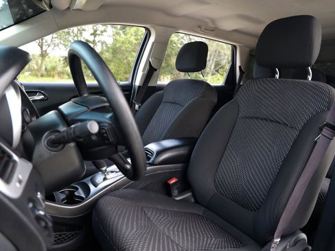 Used 2020 Dodge Journey SE FWD image 6