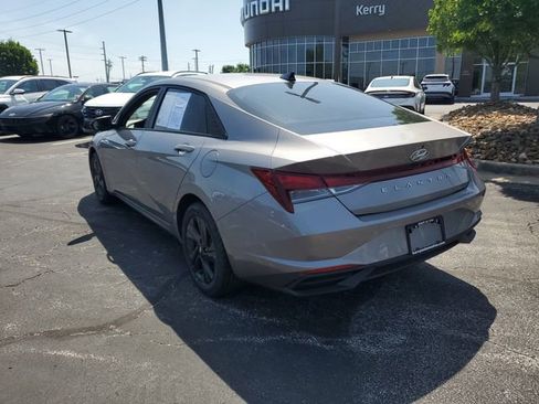 Certified 2023 Hyundai Elantra SEL FWD image 3