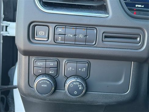 Used 2024 Chevrolet Suburban LT image 21