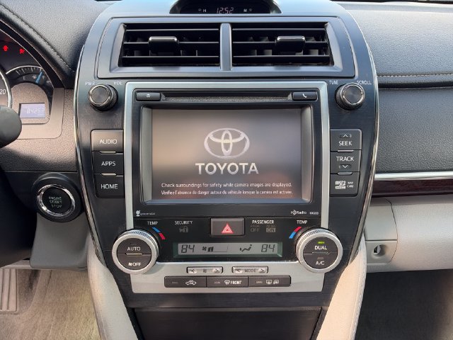 Used 2014 Toyota Camry XLE w/ Leather Package FWD image 16