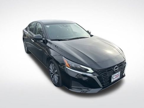 Used 2024 Nissan Altima 2.5 SV image 8