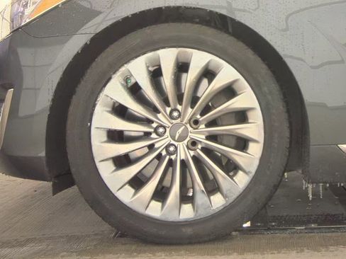 Used 2019 Genesis G90 3.3T Premium image 9