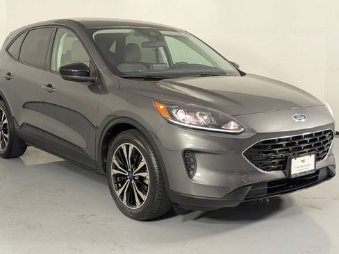 Used 2022 Ford Escape SE w/ SE Sport Appearance Package FWD image 1