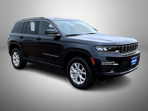 Used 2024 Jeep Grand Cherokee Limited AWD/4WD image 3