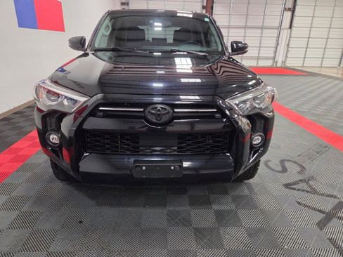 Used 2022 Toyota 4Runner SR5 Premium image 4