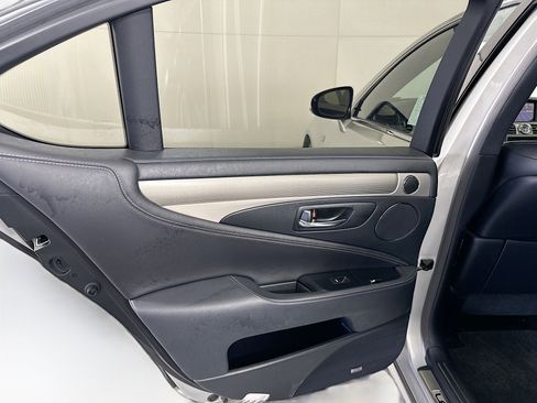 Used 2013 Lexus LS 460 w/ F-Sport Pkg RWD image 28