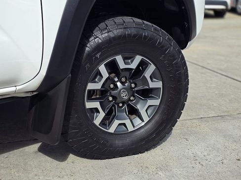 Used 2022 Toyota Tacoma TRD Off-Road w/ Technology Package image 14