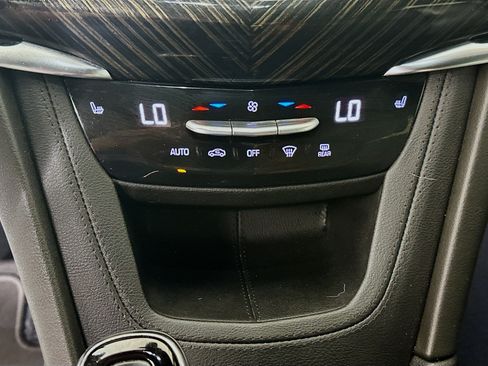 Used 2021 Cadillac XT6 Premium Luxury FWD image 23
