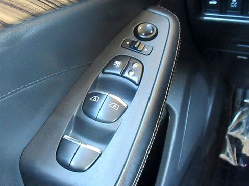 Used 2016 Nissan Maxima Platinum w/ Interior Lighting Package image 28