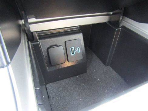 Used 2024 Ford Explorer XLT w/ Equipment Group 202A AWD/4WD image 35
