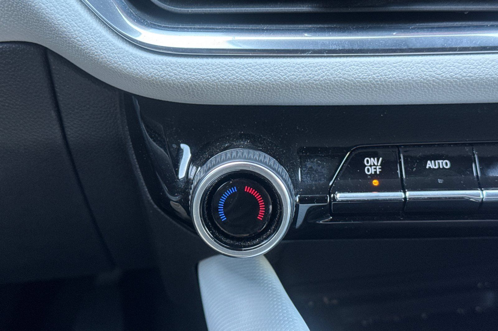Used 2024 Chevrolet Equinox EV LT FWD image 28